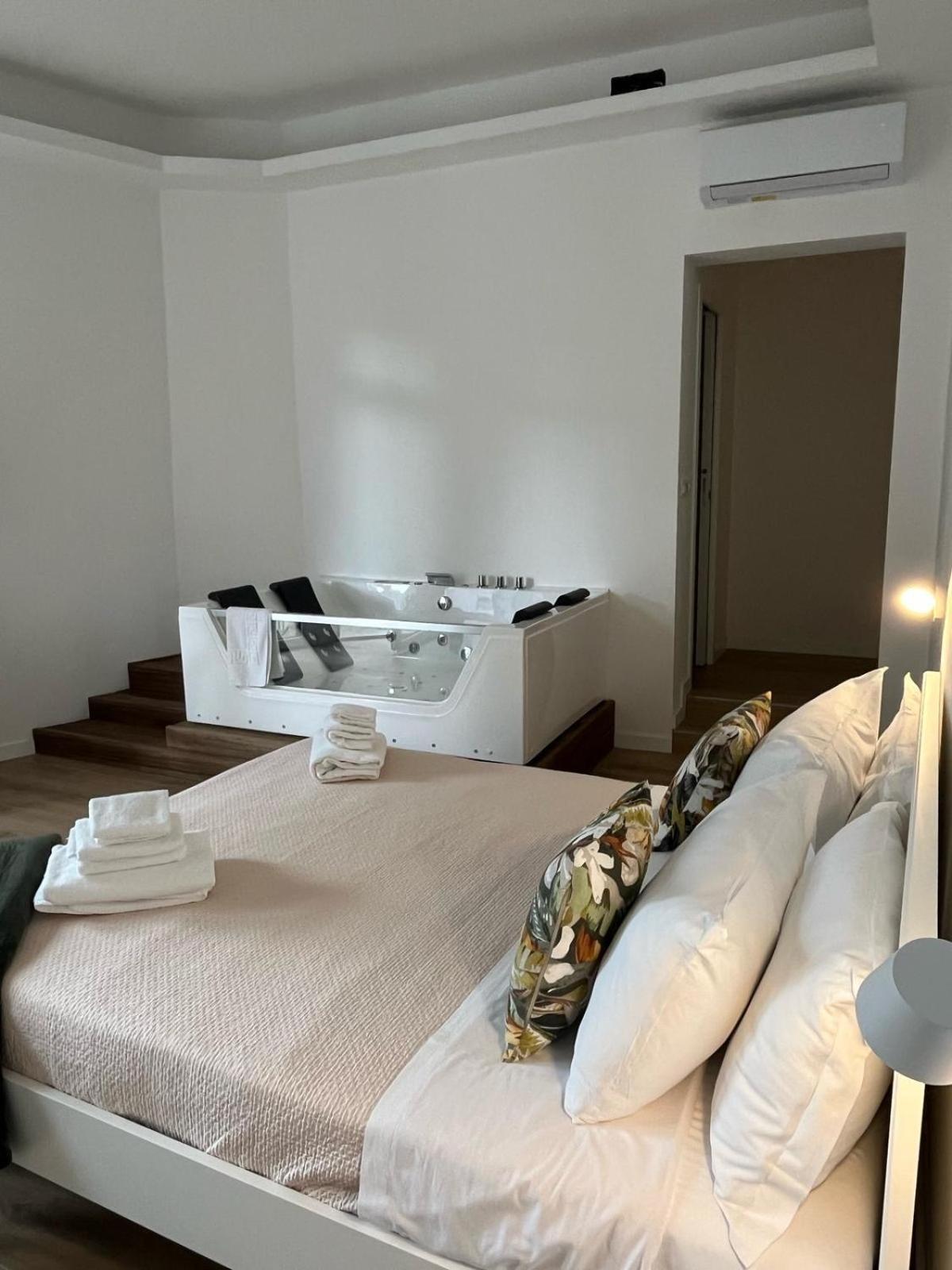 20 Settembre Rooms ลาสเปเซีย ภายนอก รูปภาพ